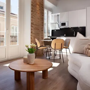 https://inmlaga-hills-downtown.1costadelsol.com